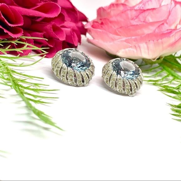 VINTAGE⚜️SPECTACULAR AQUAMARINE Faceted Crystal Pavé Set Clip Earrings - Picture 4 of 12